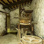 Anastou's Traditional House Holiday home *